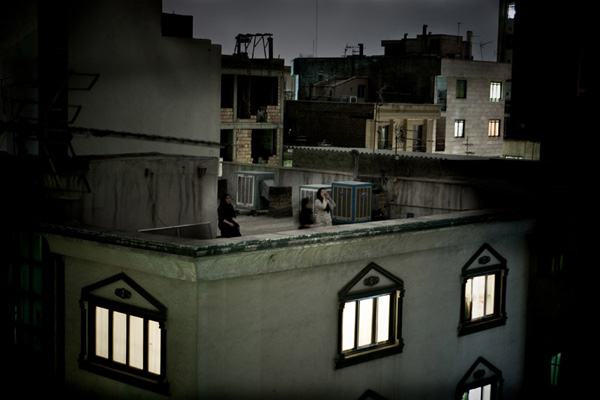 Лучшая фотография 2009 года. Кричащие с крыш в Тегеране. Пьетро Мастурцо